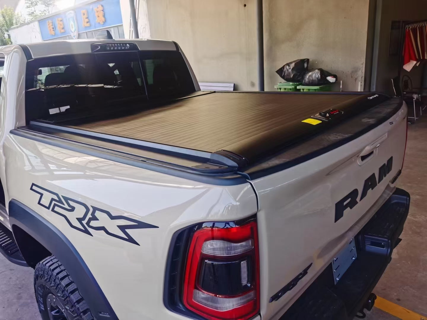Bestwyll Electrical Retractable Truck Bed Cover - Ram 1500