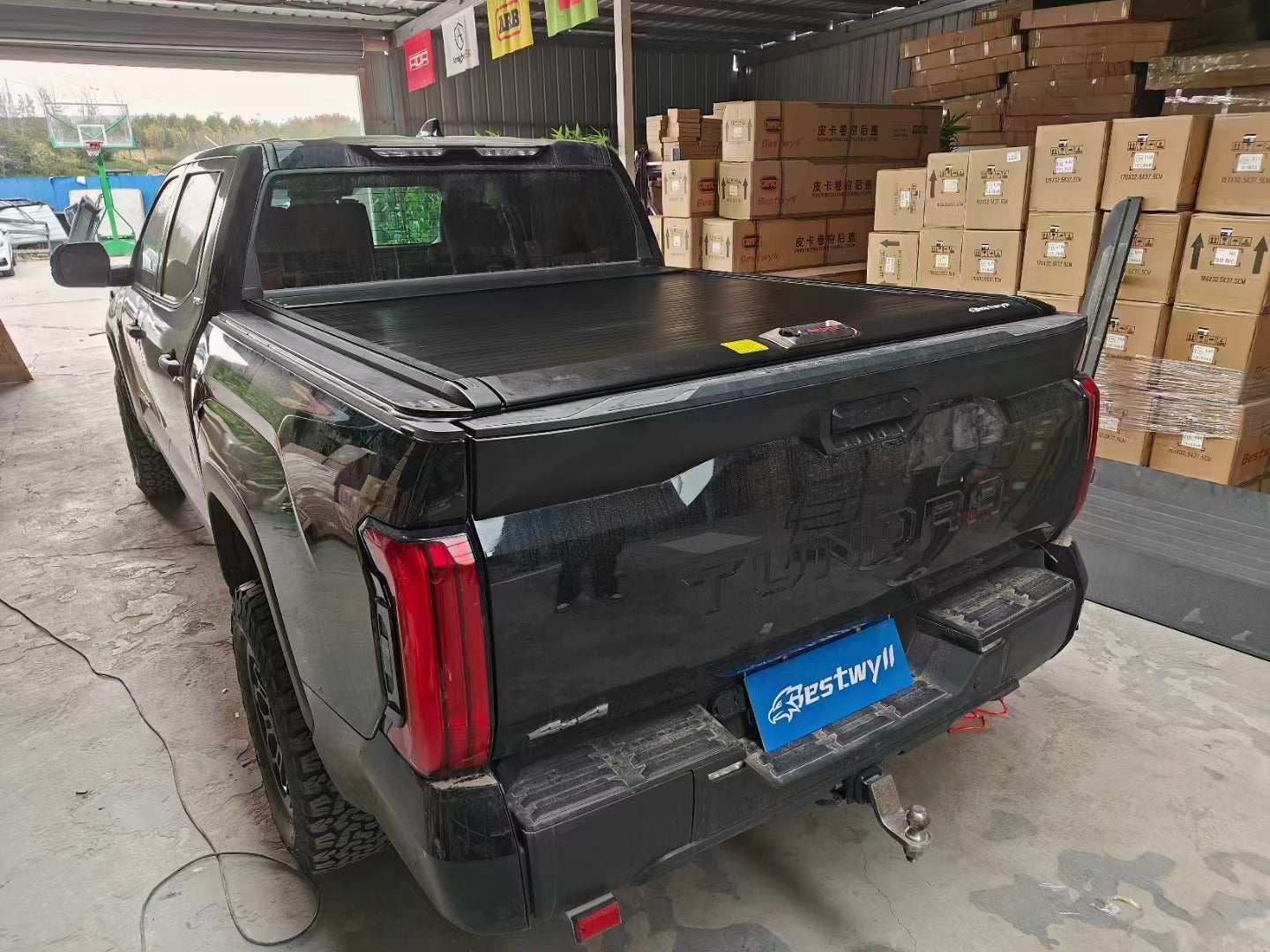 Bestwyll Manual Retractable Truck Bed Cover - Toyota Tundra