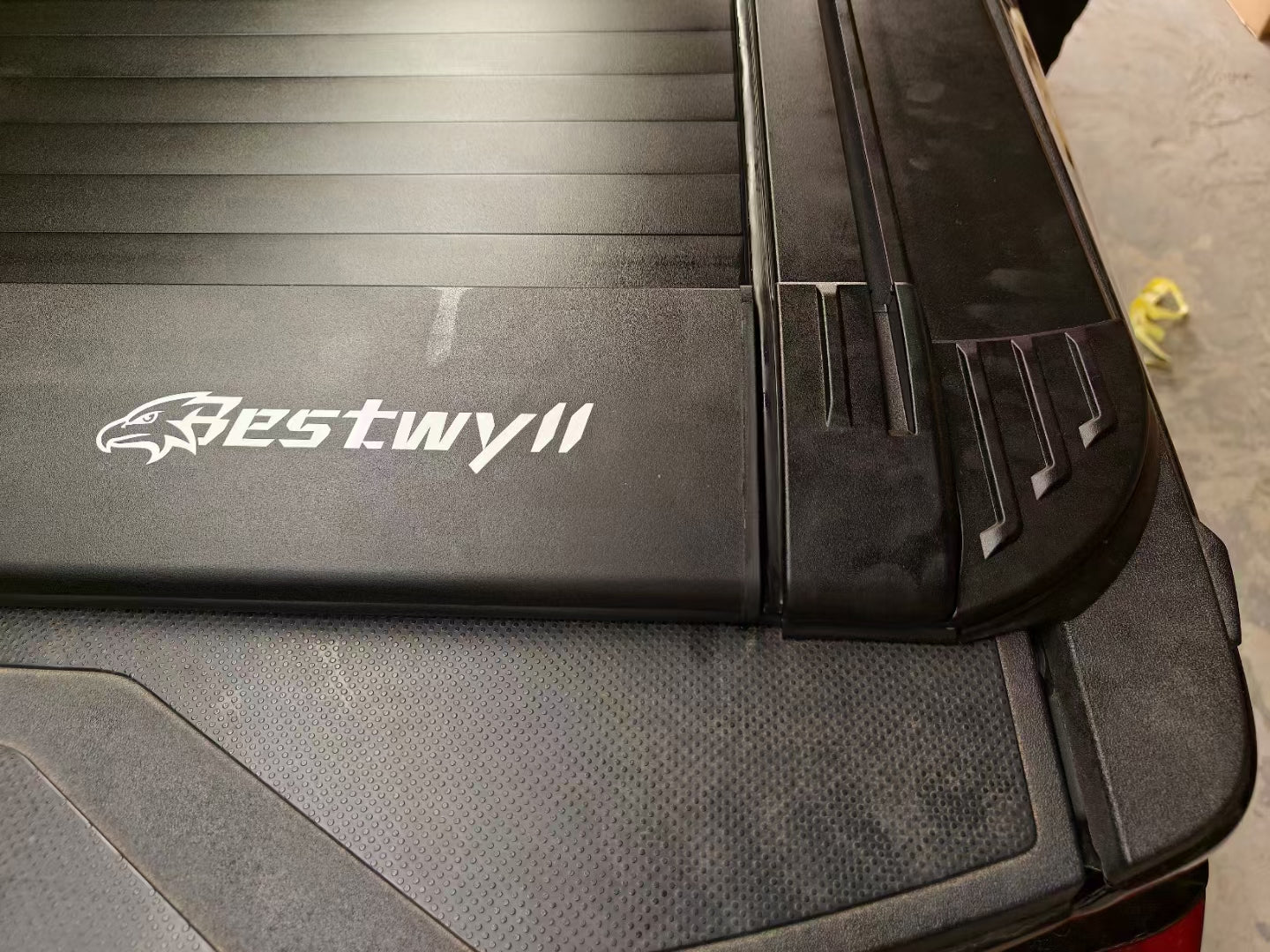 Bestwyll Manual Retractable Truck Bed Cover - Toyota Tundra