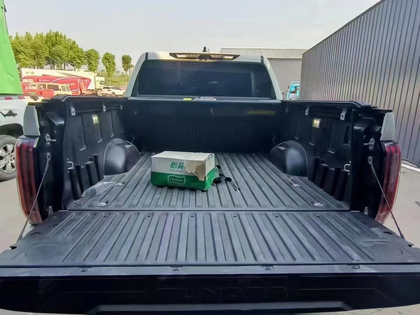 Bestwyll Manual Retractable Truck Bed Cover - Toyota Tundra