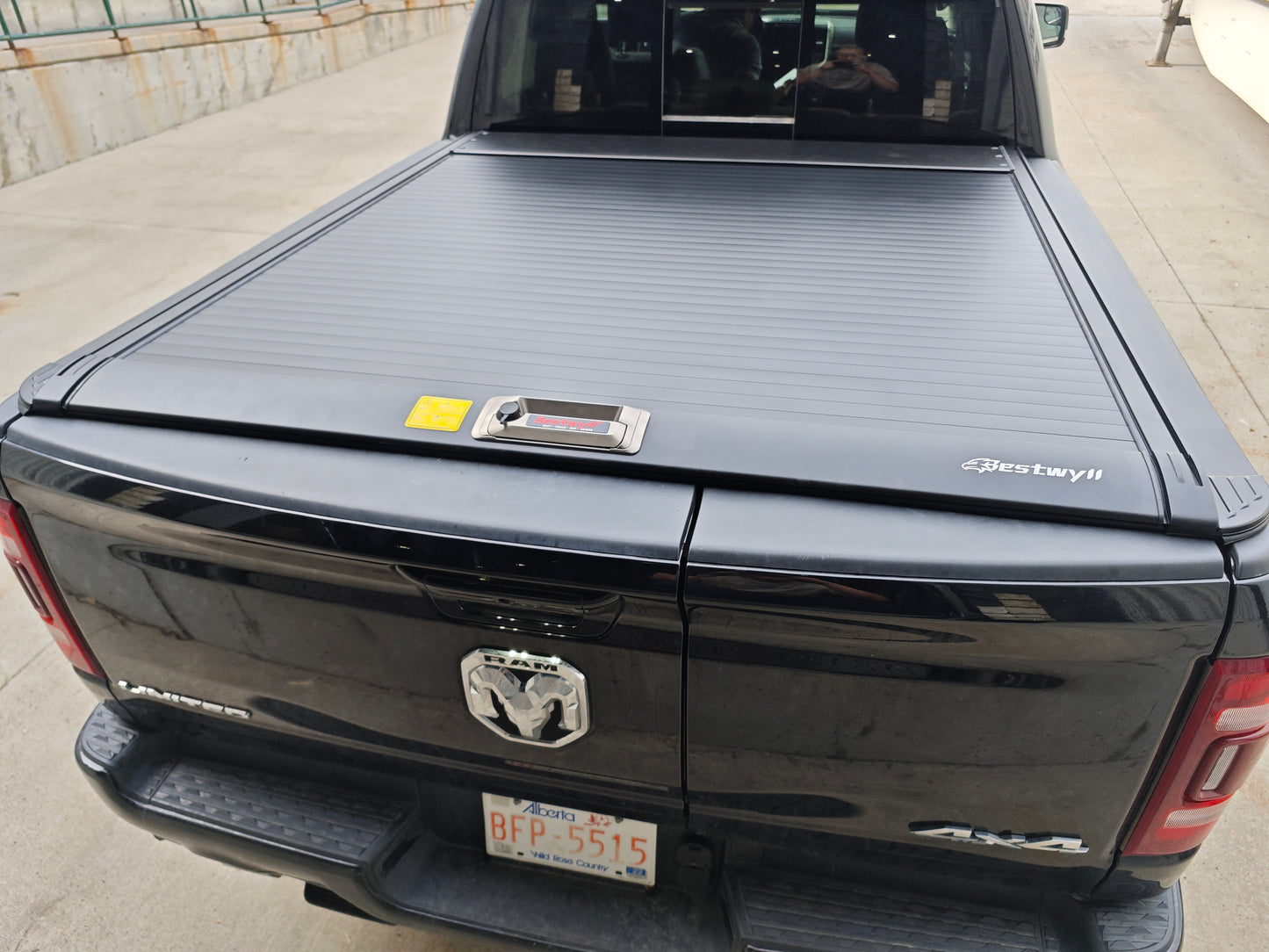 Bestwyll Manual Retractable Truck Bed Cover -Dodge Ram 1500& TRX