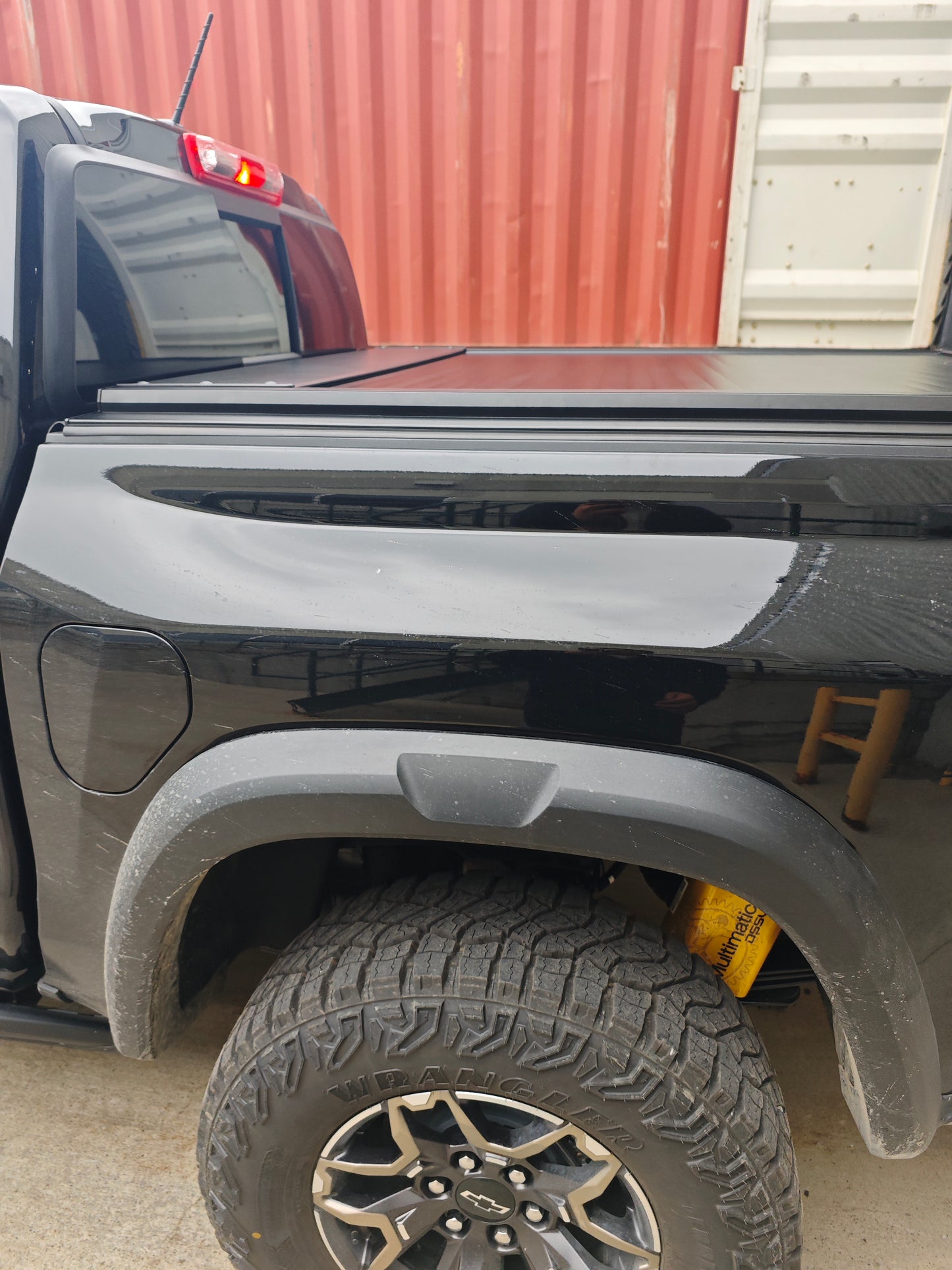Bestwyll Manual Retractable Truck Bed Cover - Chevrolet Colorado