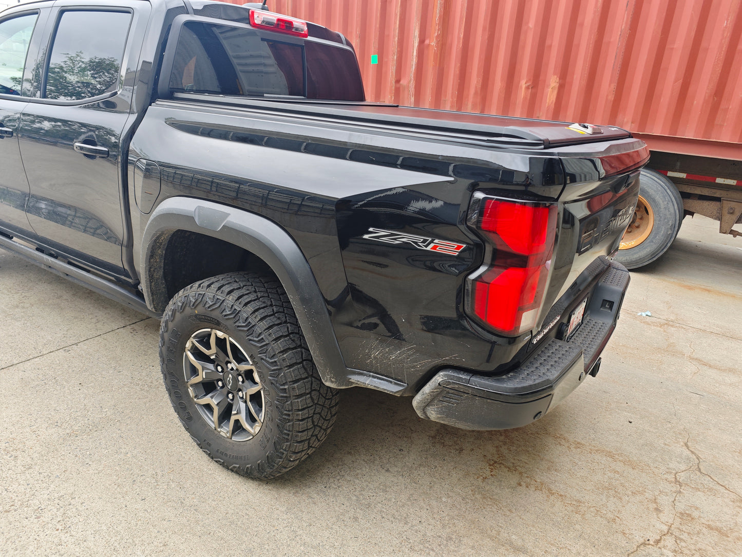 Bestwyll Manual Retractable Truck Bed Cover - Chevrolet Colorado