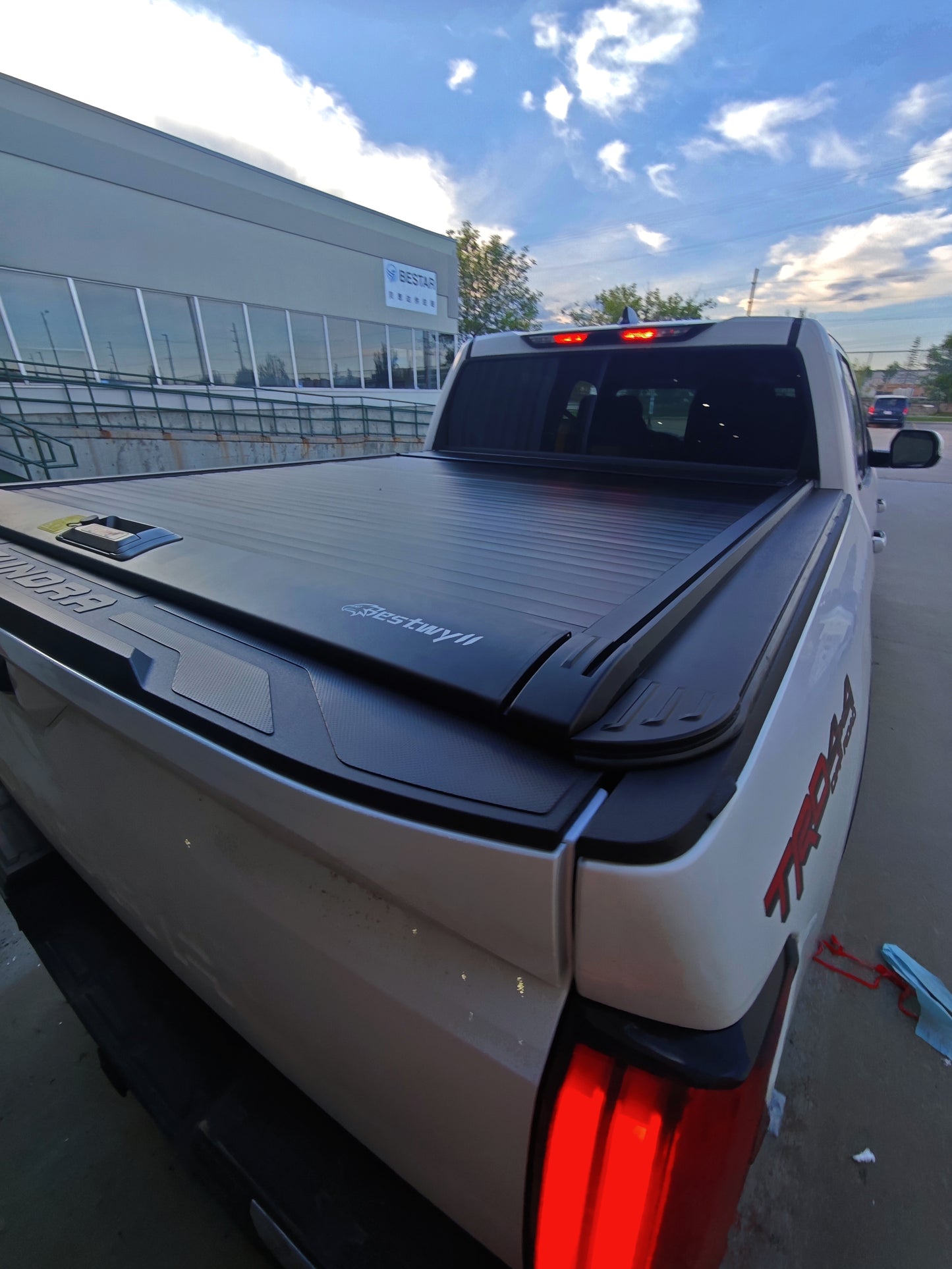 Bestwyll Manual Retractable Truck Bed Cover - Toyota Tundra