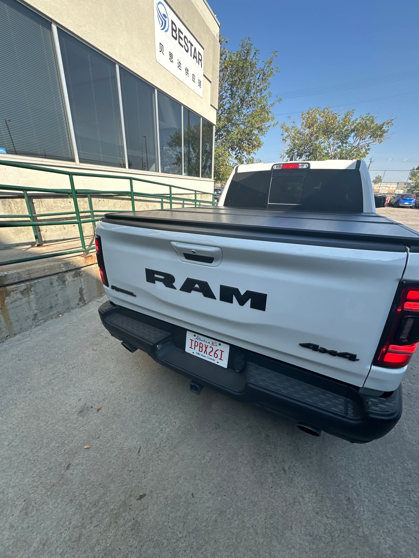 Dodge Ram 1500 Hard Tri-Fold Tonneau Cover