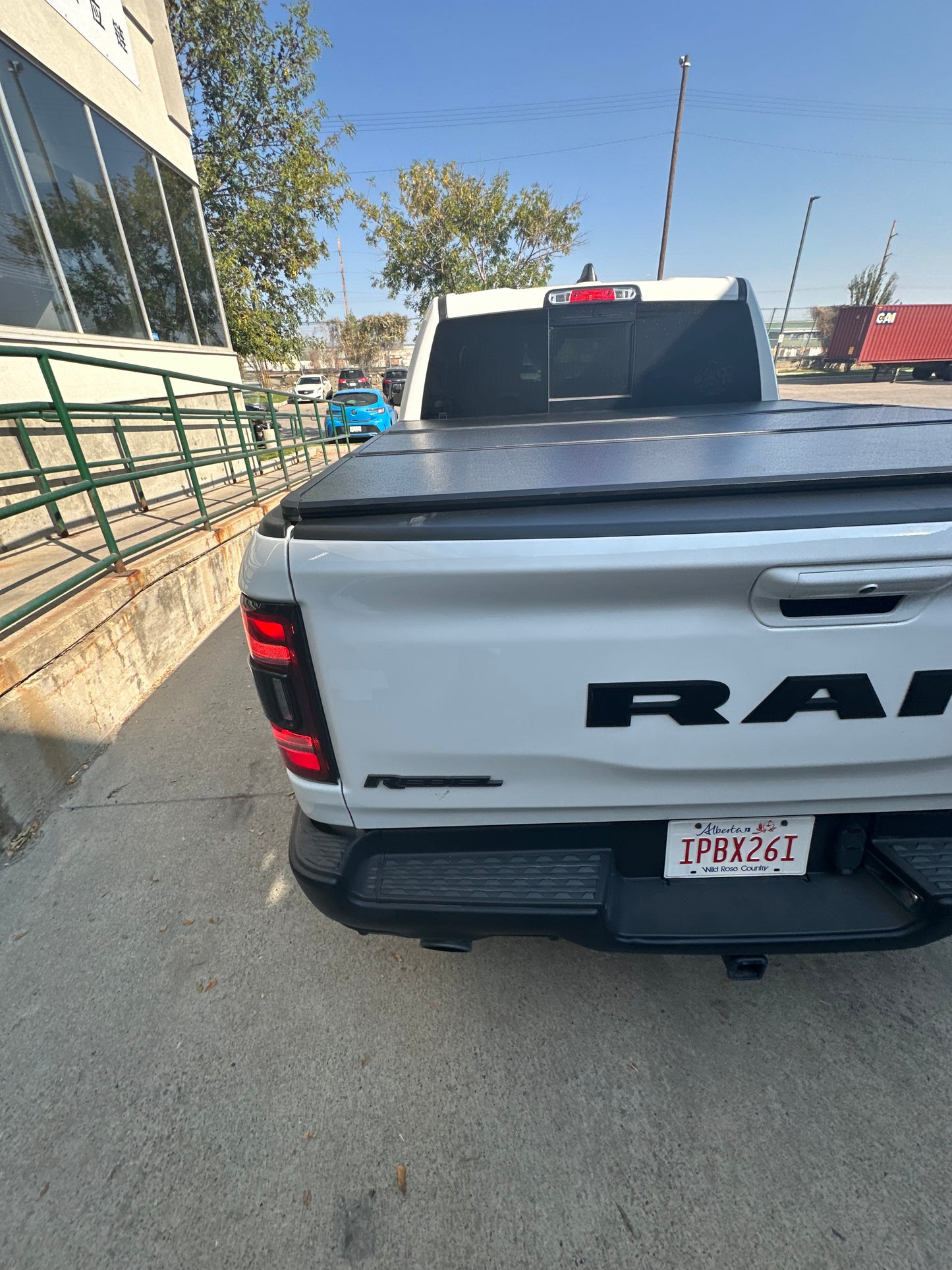 Dodge Ram 1500 Hard Tri-Fold Tonneau Cover